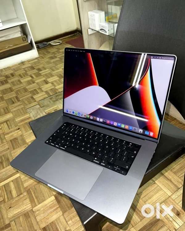 MacBook PRO, M1 MAX CHIP, 16 INCHES, 32 GB RAM, 512 GB SSD, 130 COUNT