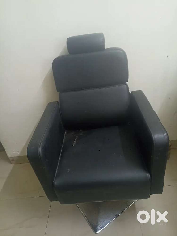 Saloon chair