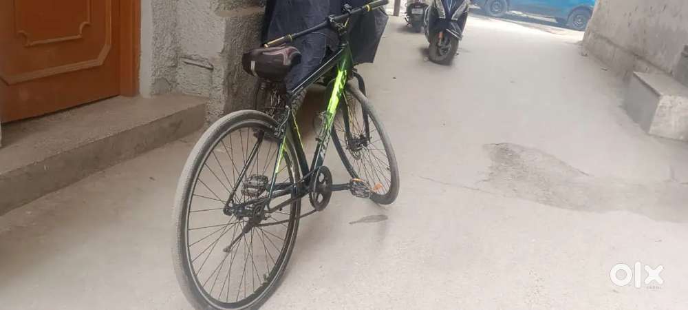 Good condition cycle with bottle stand,seat cover and bell