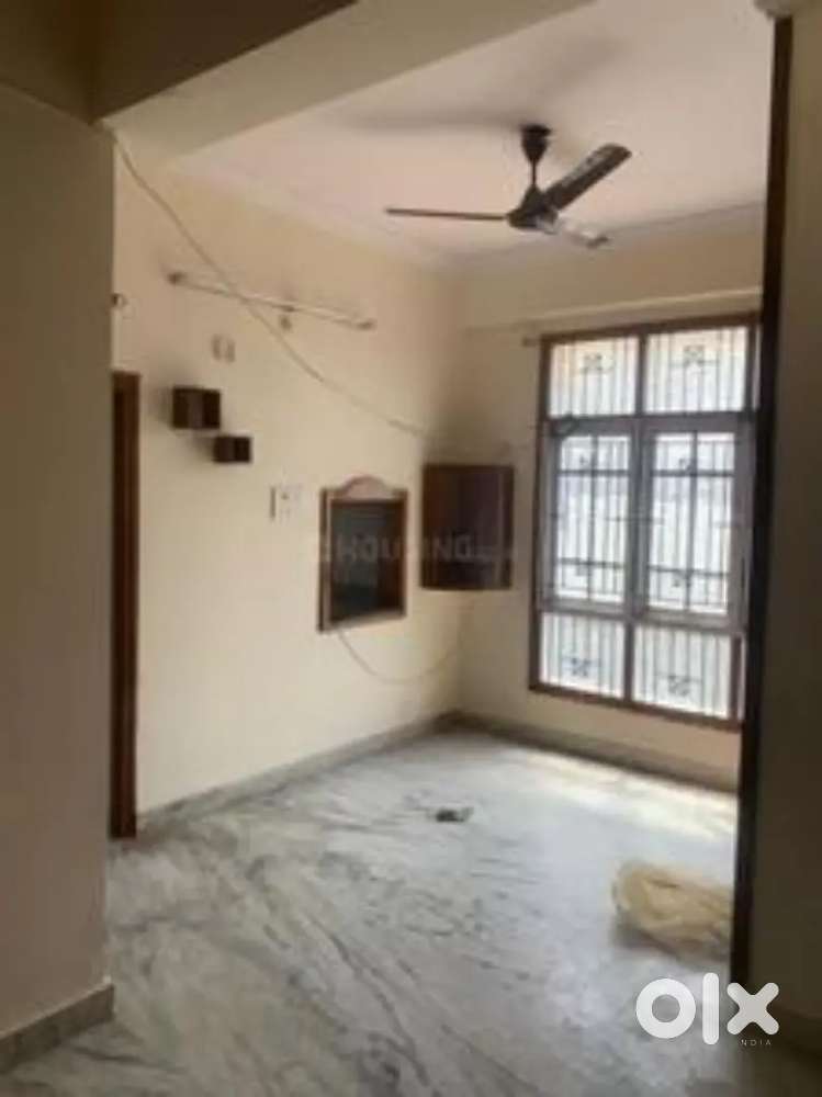 Sharing room ( Looking for one person )