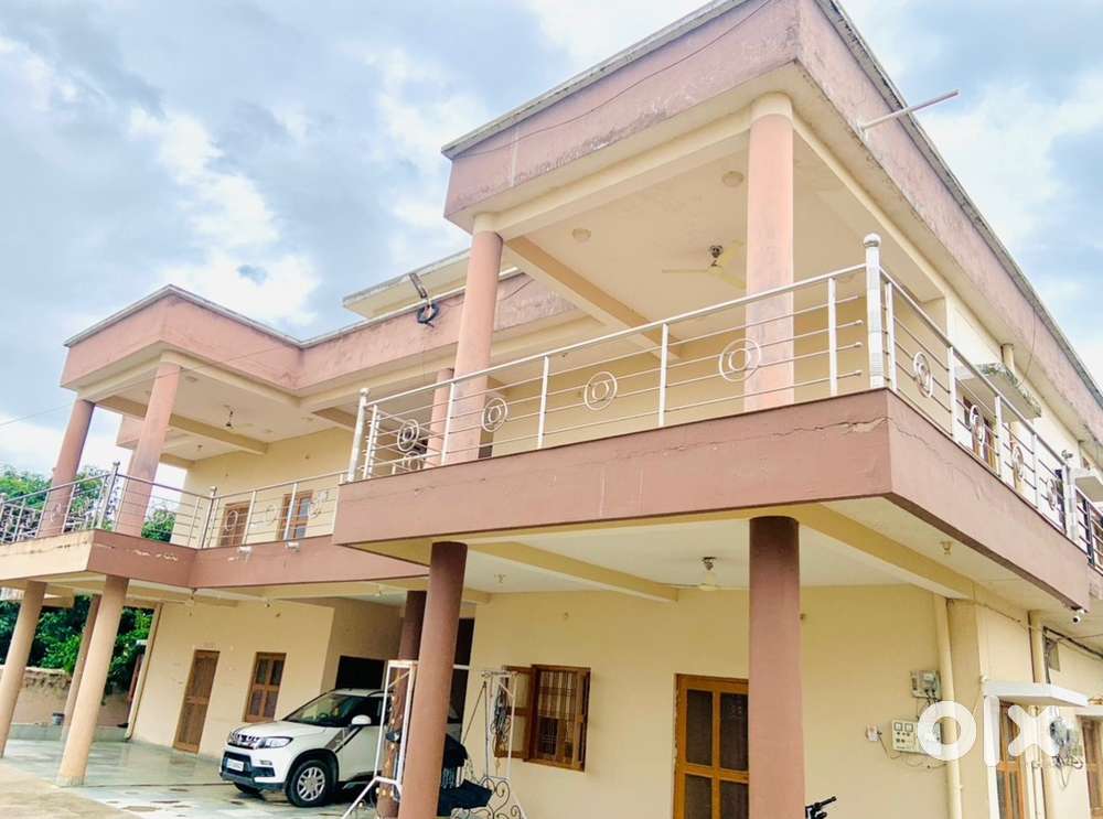 2.5 BHK Spacious Flat ( Vegetarian Family Preffered)