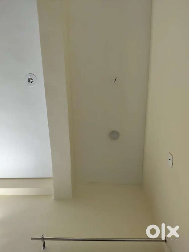 Sharing room required girl