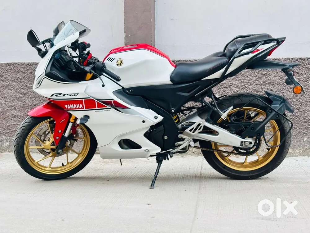 Yamaha R15 V4 ABS Showroom