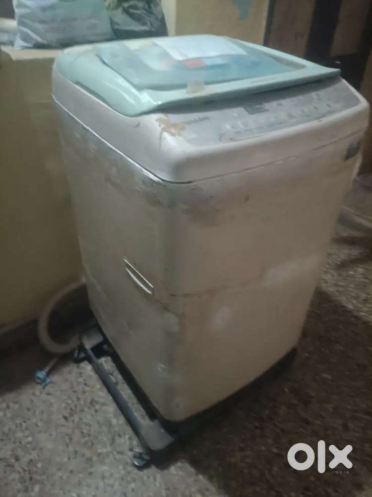 Its Samsung washing machine fully automatic good condition with stand