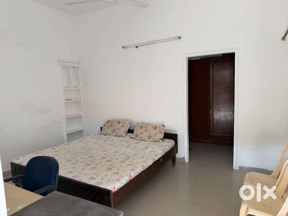 Independent Bedroom, Dressing Room, Bathroom facing Lawn, Ground floor