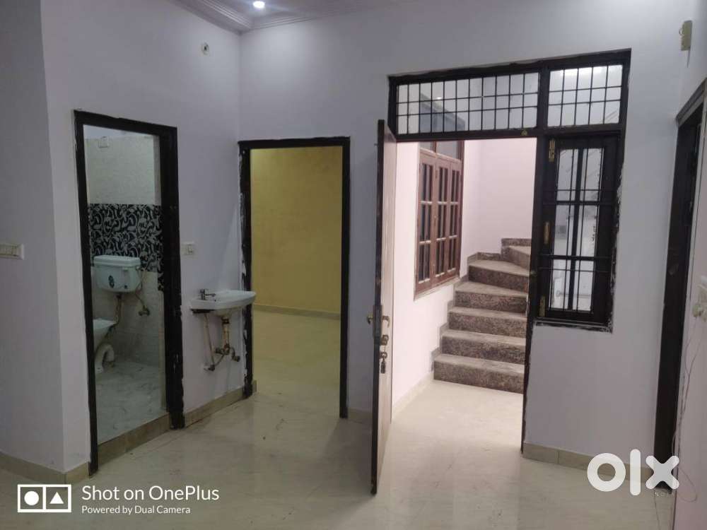 Independent first floor portion for rent at kalyanpur for Rs 9500