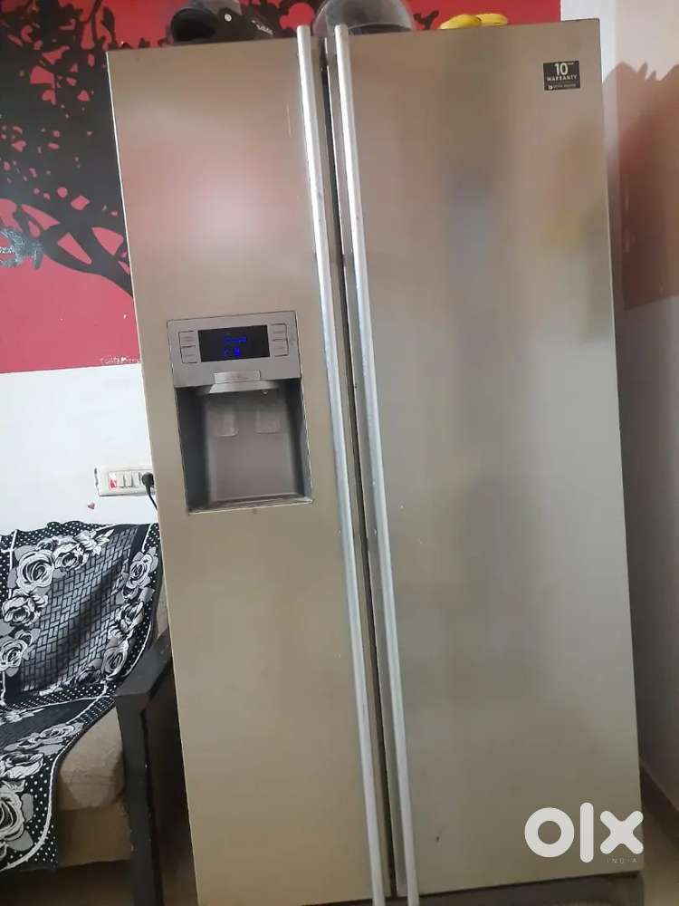 Samsung side-by-side refrigerator (Fridge)