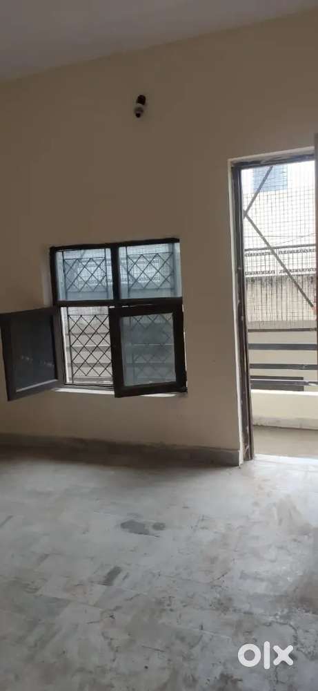 900 meter from metro station,flat for small family