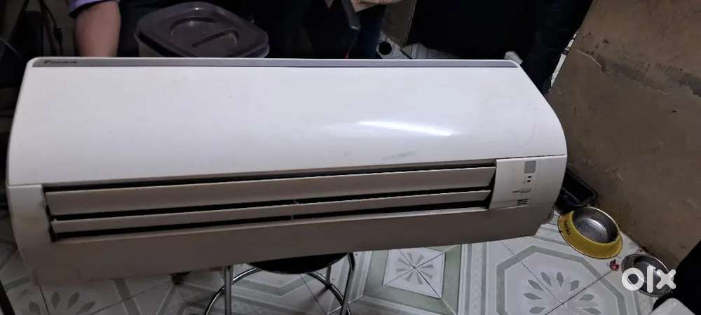 Daikin 1.5 Ton Split AC (3 Star) - Excellent Cooling, Good Condition