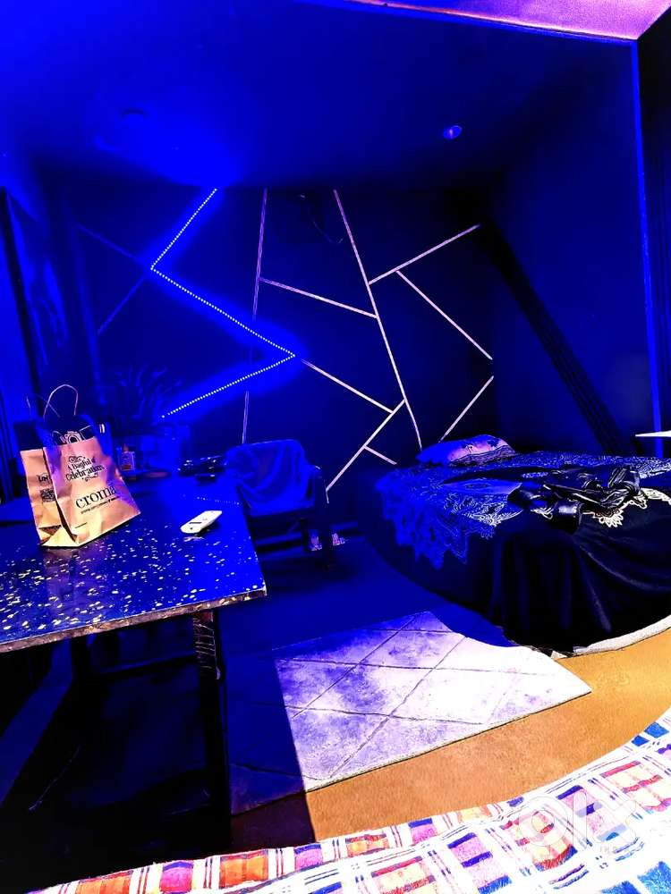 Independent AC  rooms on rent in Aliganj Sector k