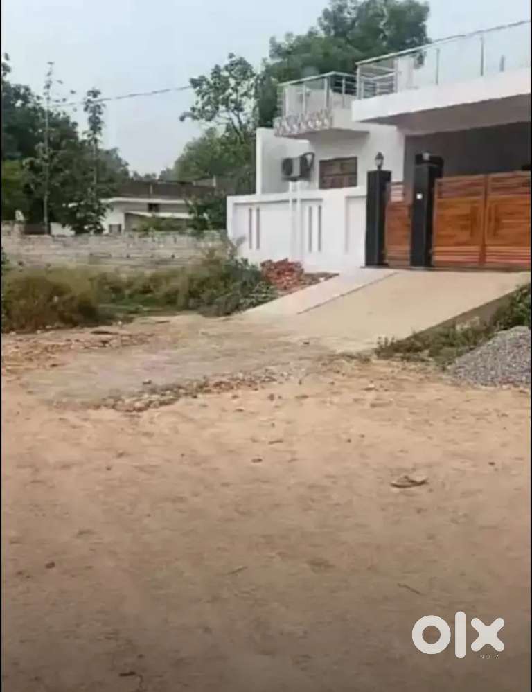 Jhunsi patel nagar market se 500 mtr pr plot 17hazar rs warg gaj