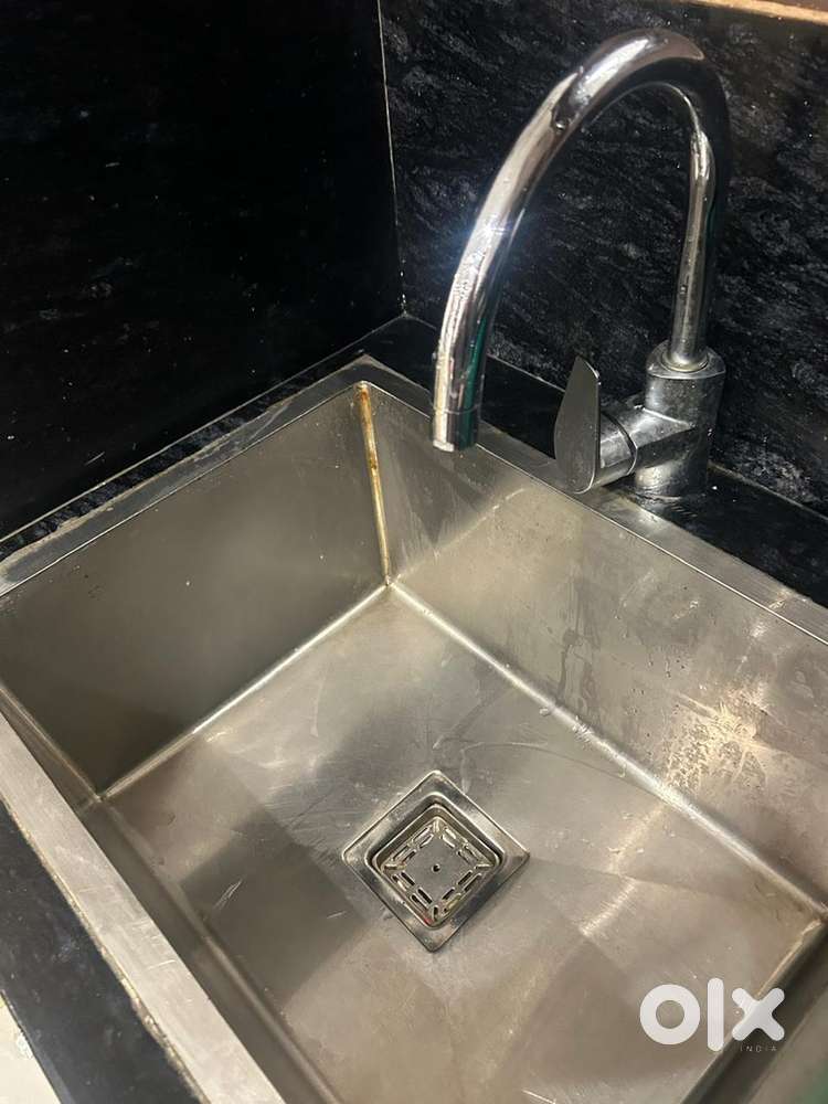 Cera - Kitchen Sink and Faucet