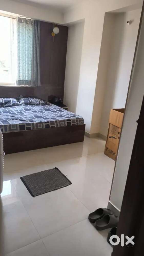 One room in 3 BHK Apartment for Rent
