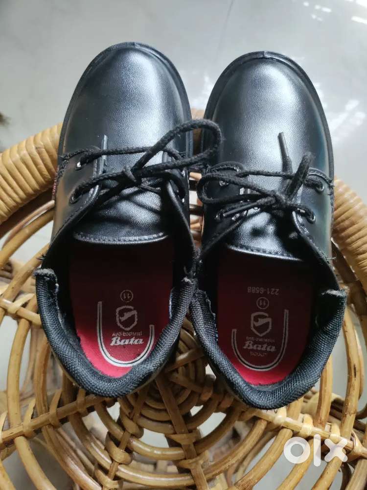 Kid Black and white School shoe (Bata) 3-5 years