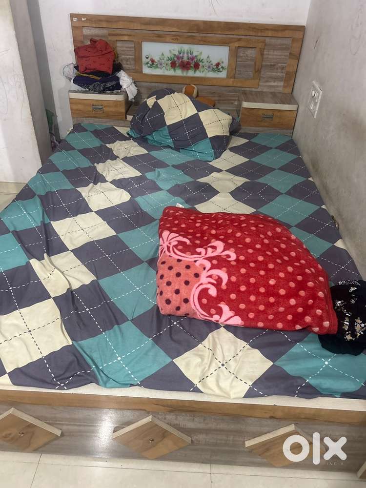 King size bed with matters