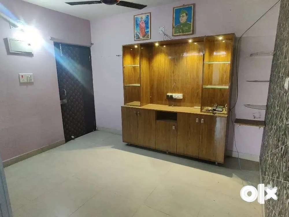 A well maintained 3 bhk flat with some interior work