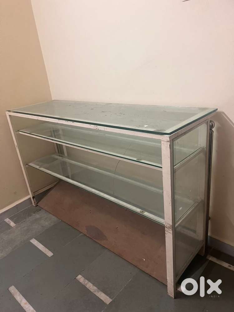 Glass Display Counter in Good Condition – Ideal for Shop or Home Use