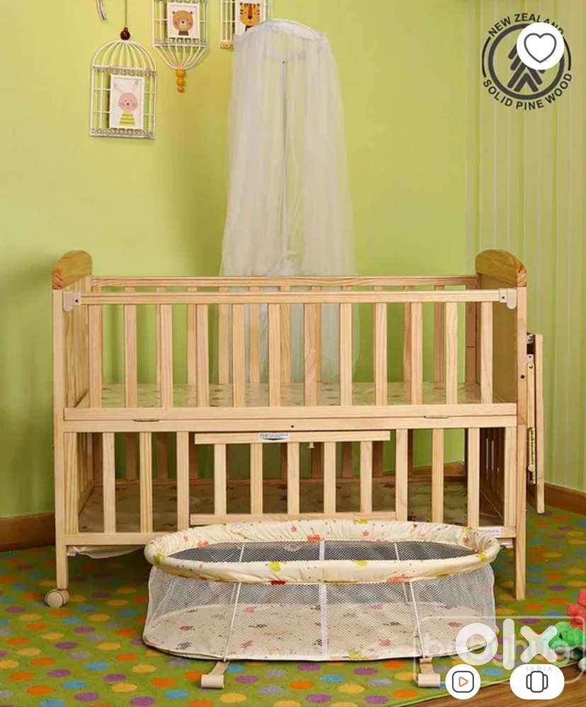 Babyhug kelly wooden cot