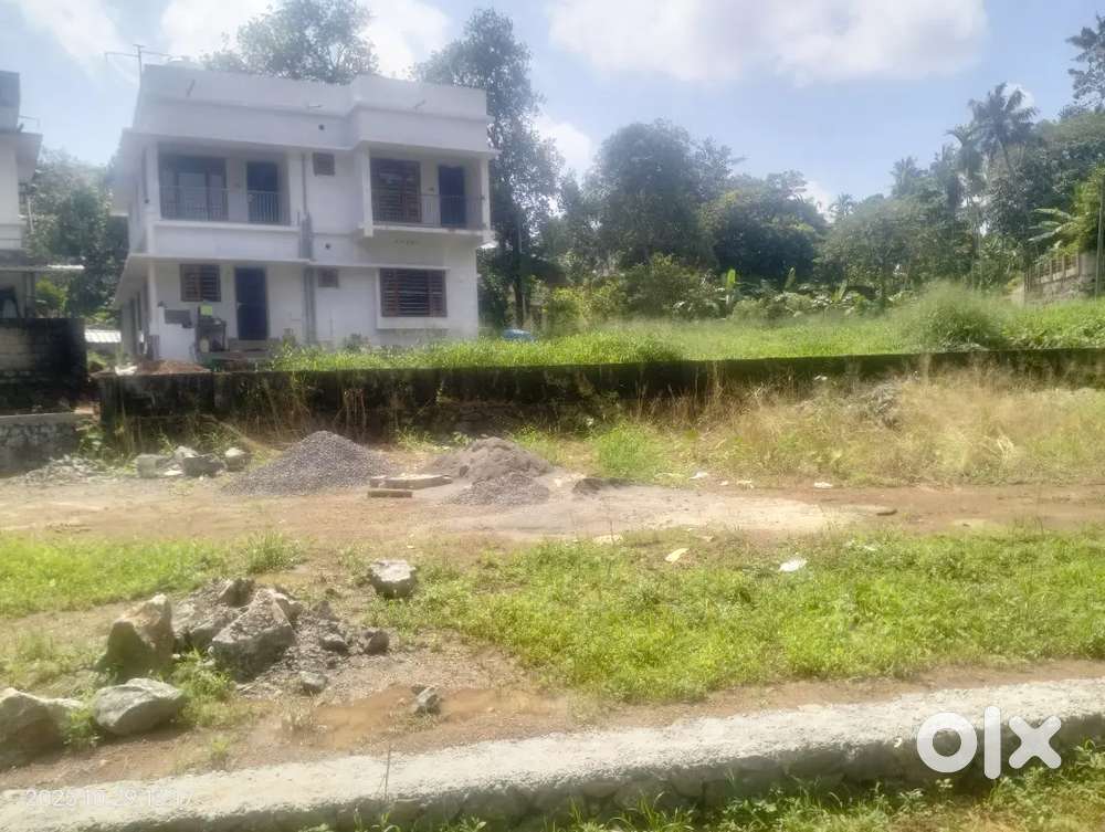 Thripunithura Thiruvankulam near vennikulam area plot for sale
