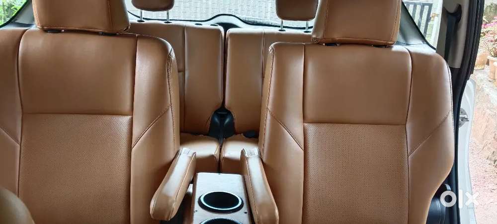 INNOVA CRYSTA CAPTAIN SEAT