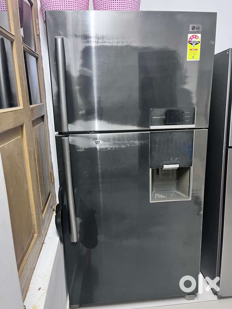 Lg fridge for sale door broken