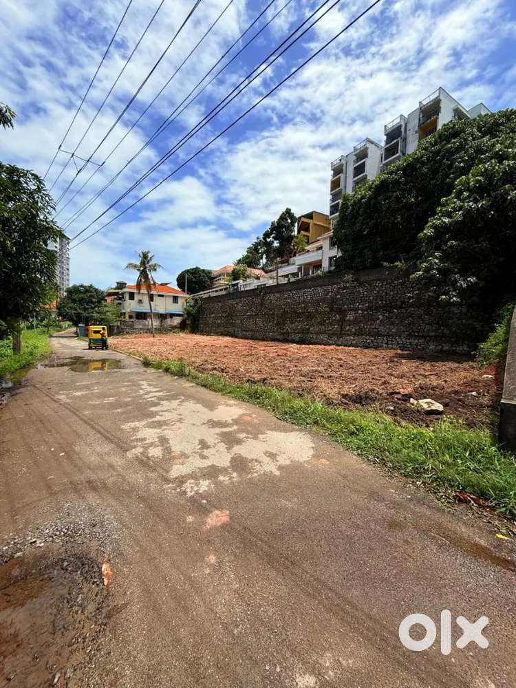 16 Lakhs/Cent Near Medical college Pothujanam Lane...