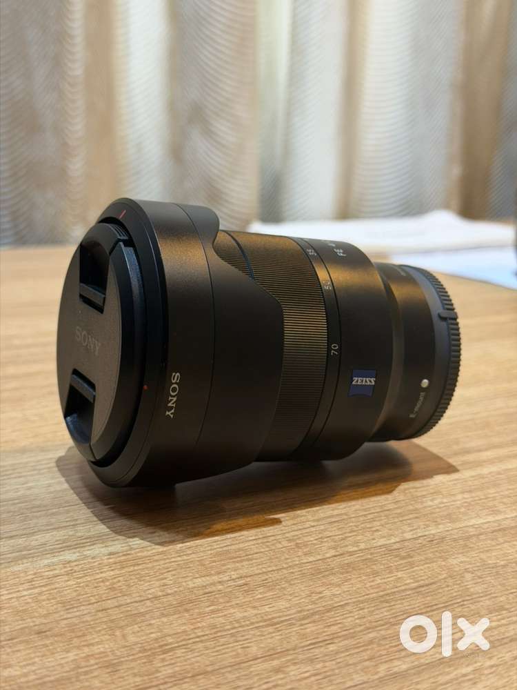 Sony Zeiss FE 4/24 - 70 Camera Lens