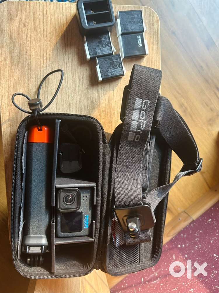 Gopro 12 Black-Creator kit + Extra batteries and dual battery charger