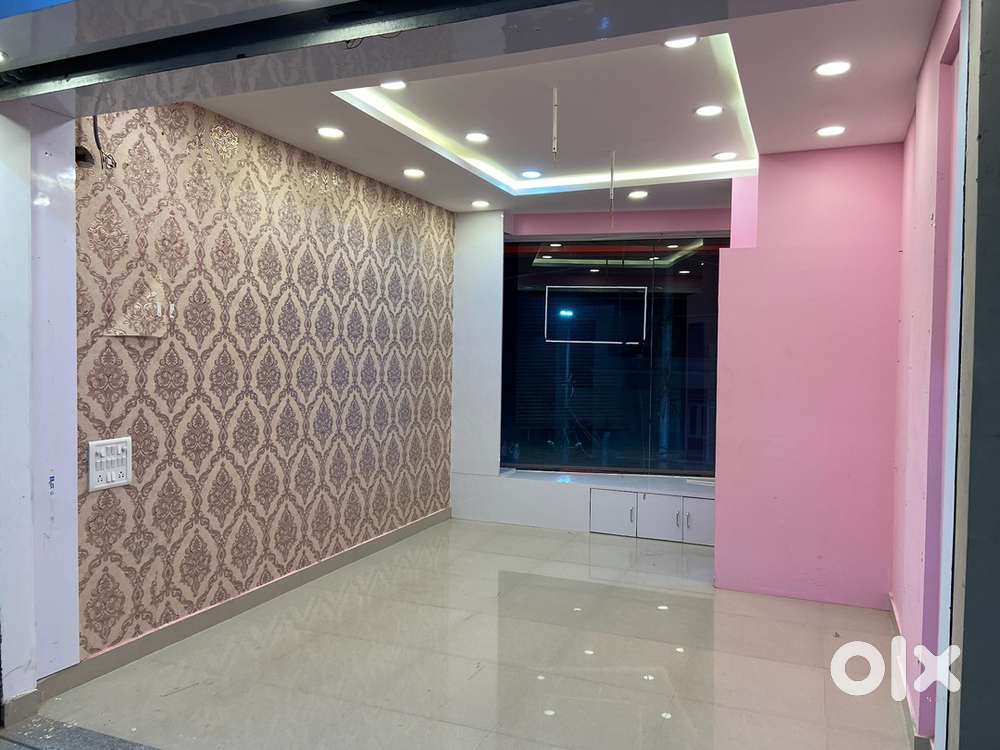 Road facing shop on 1st floor for rent