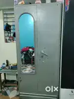अलमारी बेचना है good Condition approx 50 kg heavy material