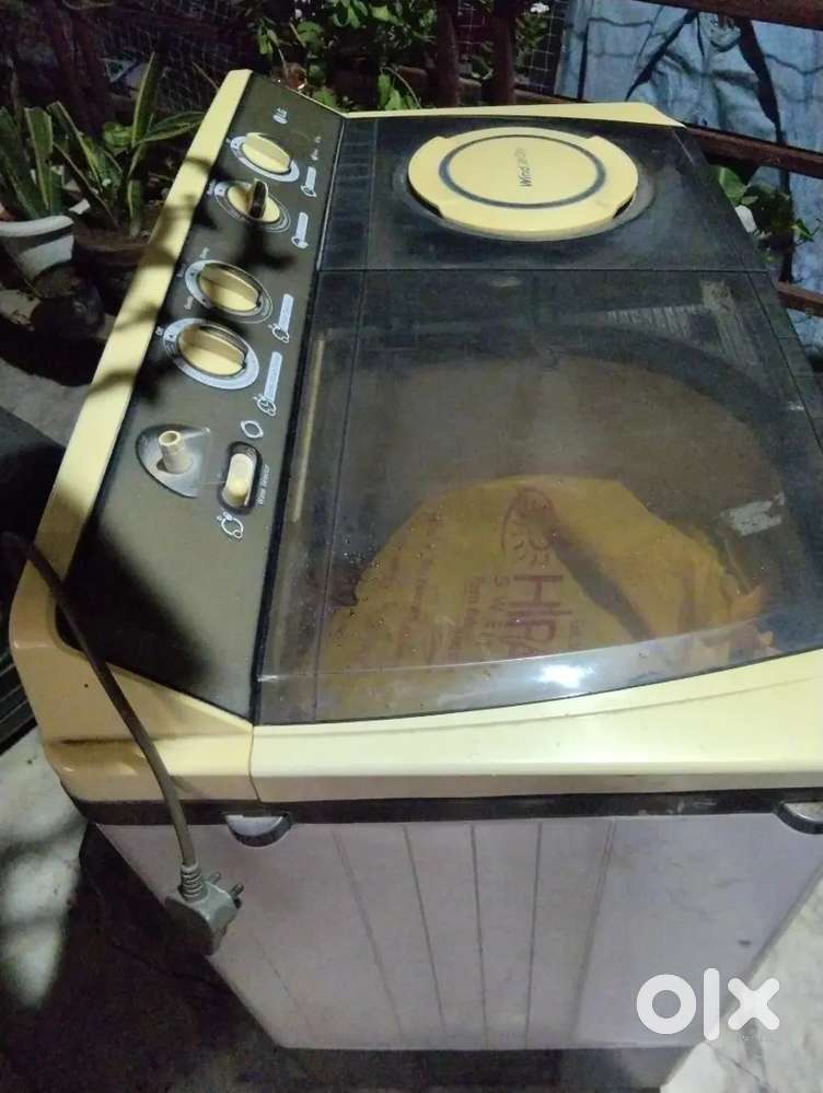 LG semi automatic washing machine 9kg