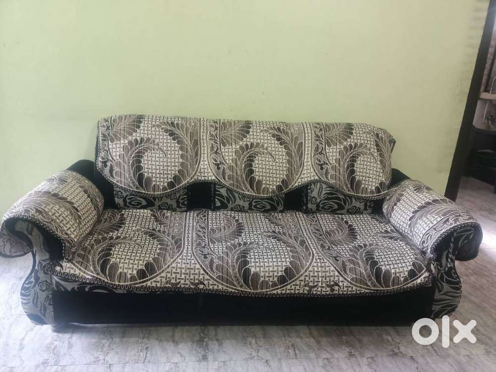 Sofa set like new condition 3+2