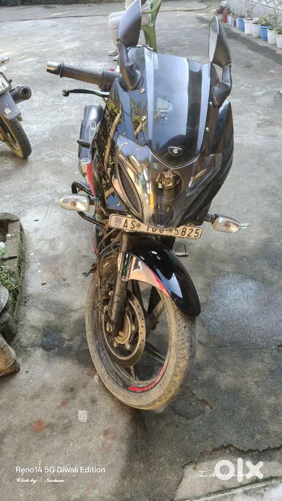Bajaj Pulsar 220F