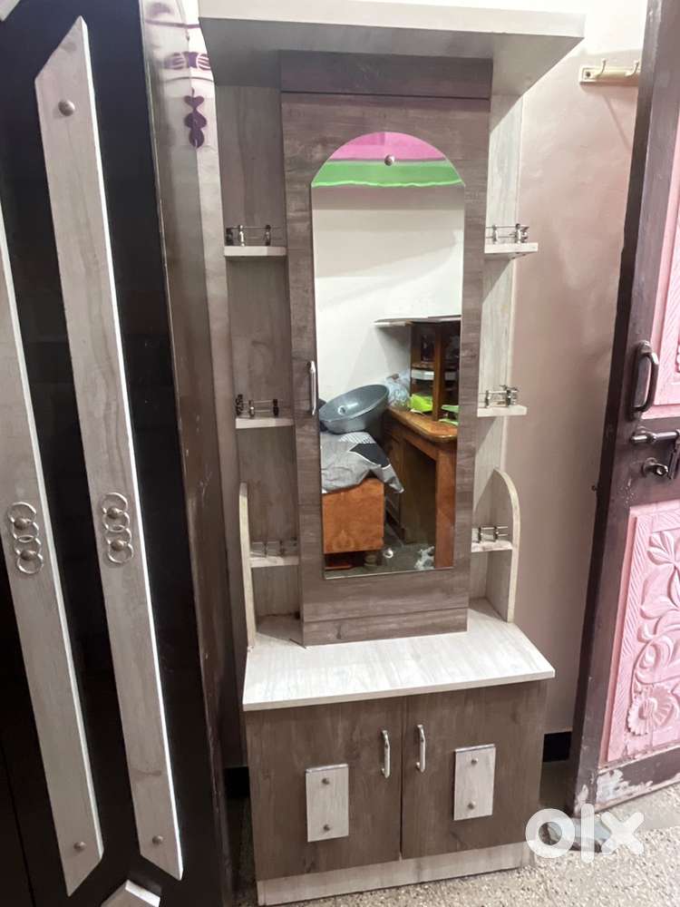 Dressing table
