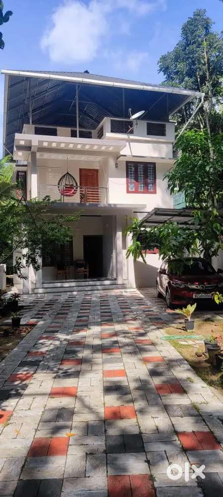 ശ്രീകാര്യം ഗാന്ധിപുരം ഭാഗത്തു 4 BHK INDEPENTEND HOUSE AVAILABLE