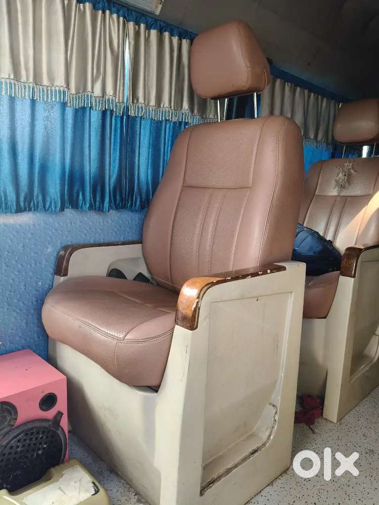 Tempo traveller sofa set
