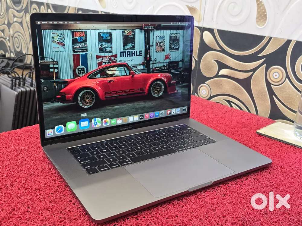 Apple Macbook Pro i9 16gb 512gb 5.5gb GRAPHICS 15inch Retina Touchbar
