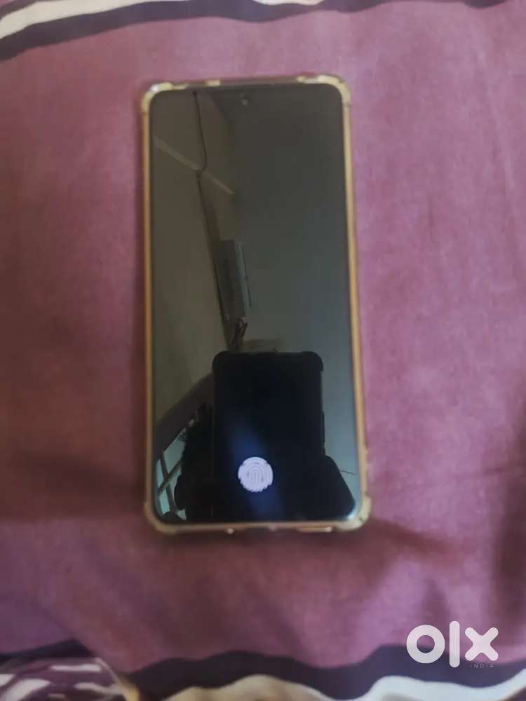 1 year used phone with box and charger