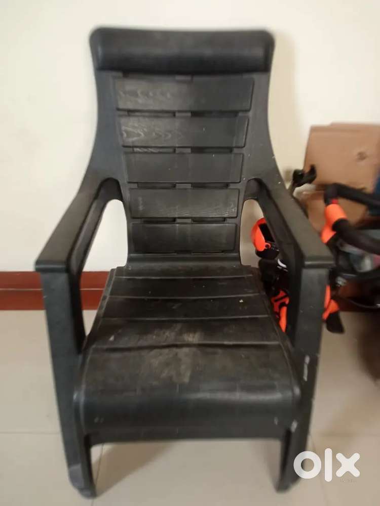 Plastic Arm Chairs – Hardly 6 Months Old – Good Condition