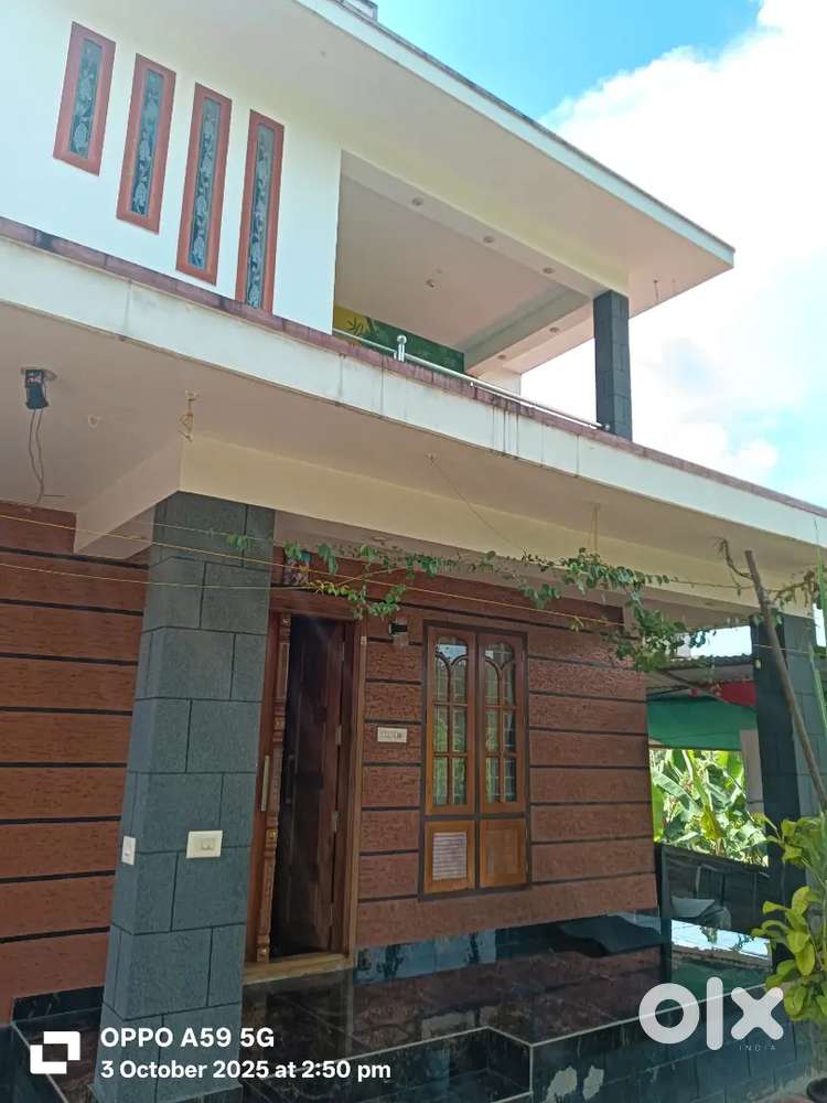 4 സെന്റ് സ്ഥലവും 1460sq 2നില veedum