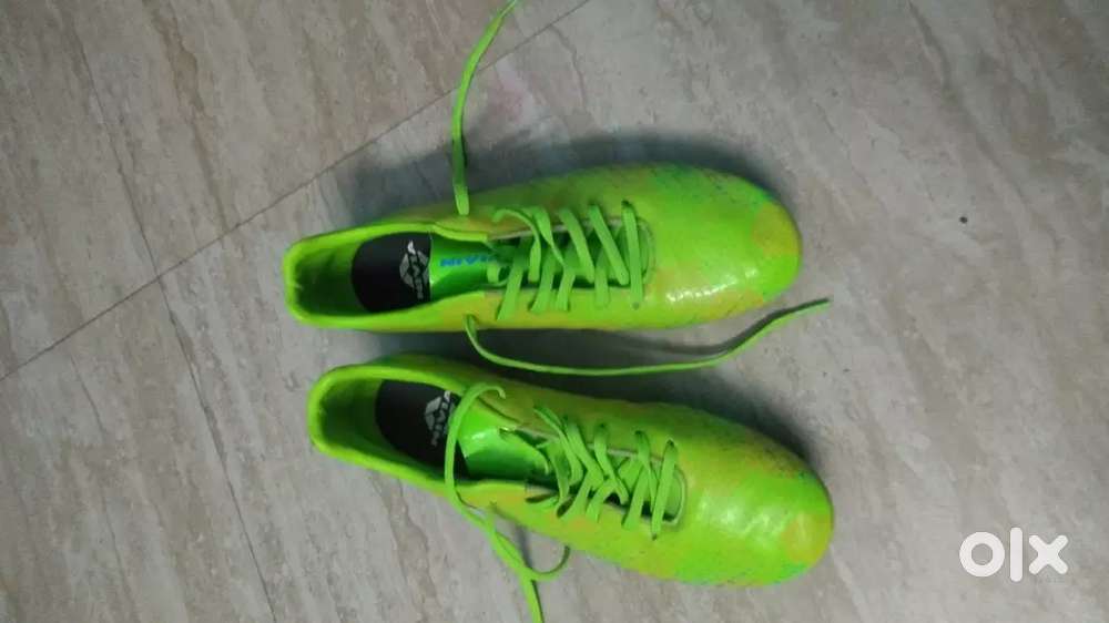 Nivia encounter shoe