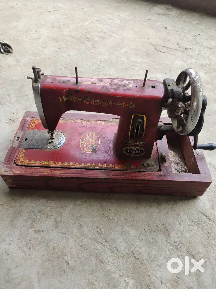 Cinni company ki silai machine hai bhut acchi condition hai