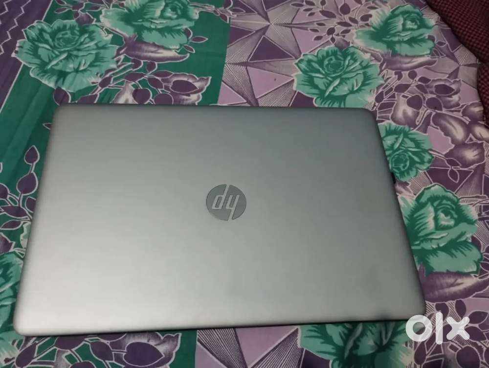 Hp laptop i7 processor.  Use off 3 month new