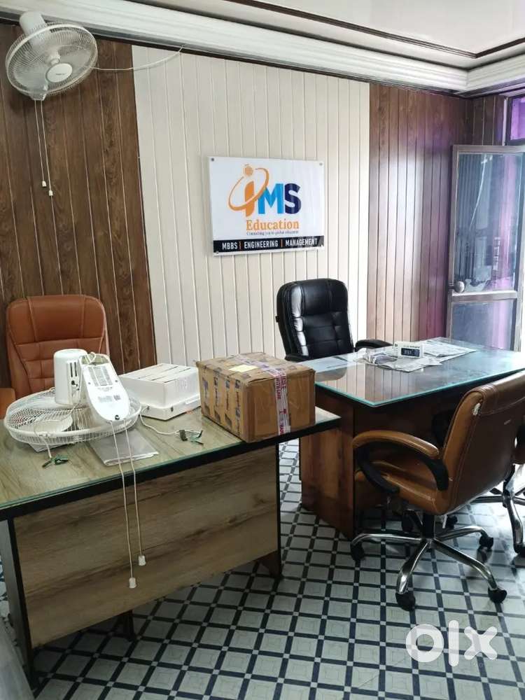 1500 SqfT Fullyy Furnished Office AvailablE Exhibition Road Chauraha.