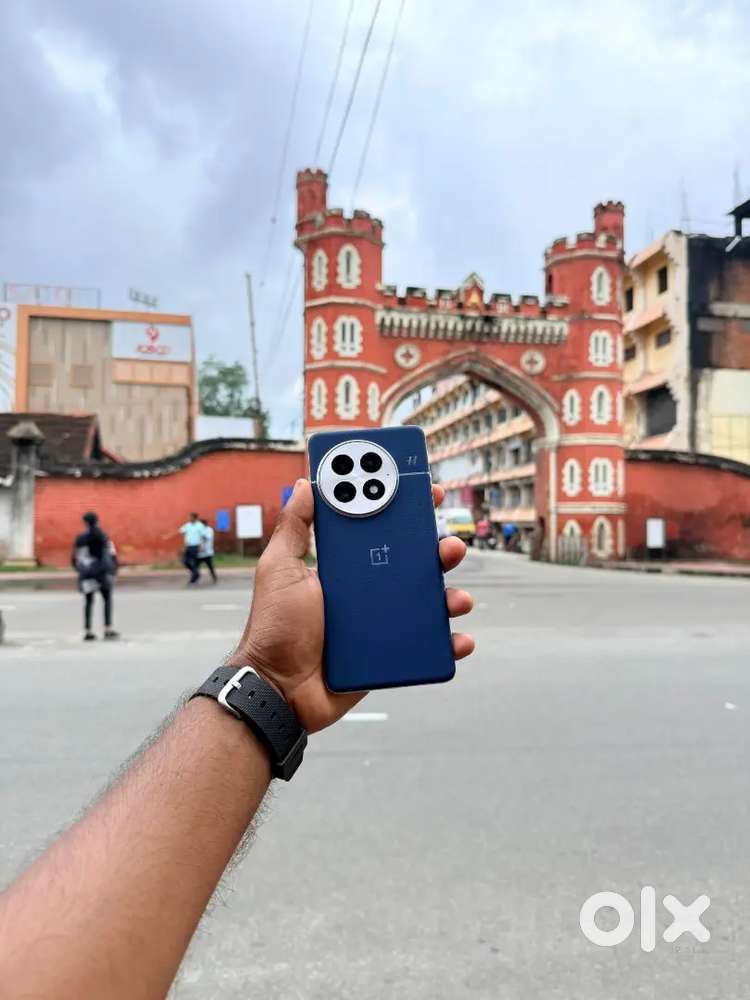 ONE PLUS 13 12 GB 256 GB BLUE COLOUR JUST OPEN 11 MONTH WARRANTY