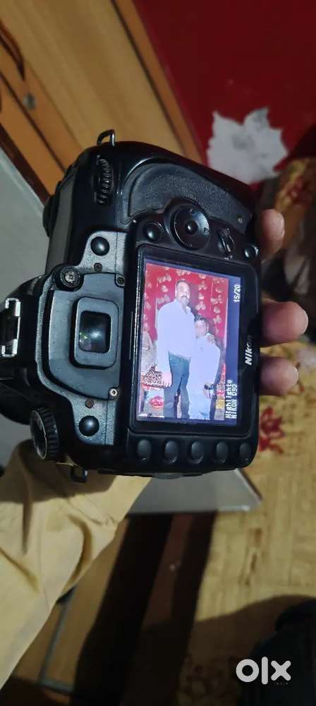 Nikon d90 best camera hai ladko ko photo graphy karne ke leye