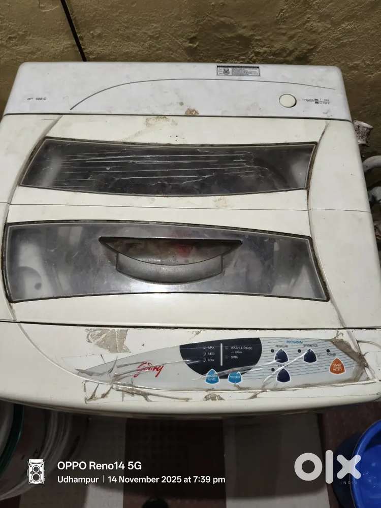 Washing machine godrej in good condition with no fault.