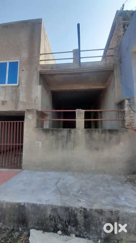 कम्प्लीट बना हुआ मकान