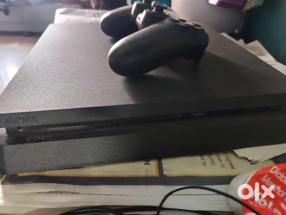 Ps4 with 3 games mint condition