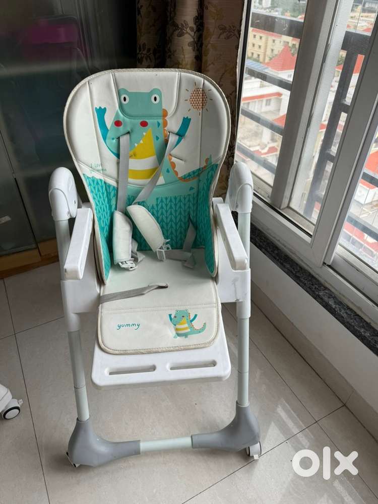 R for rabbit high chair